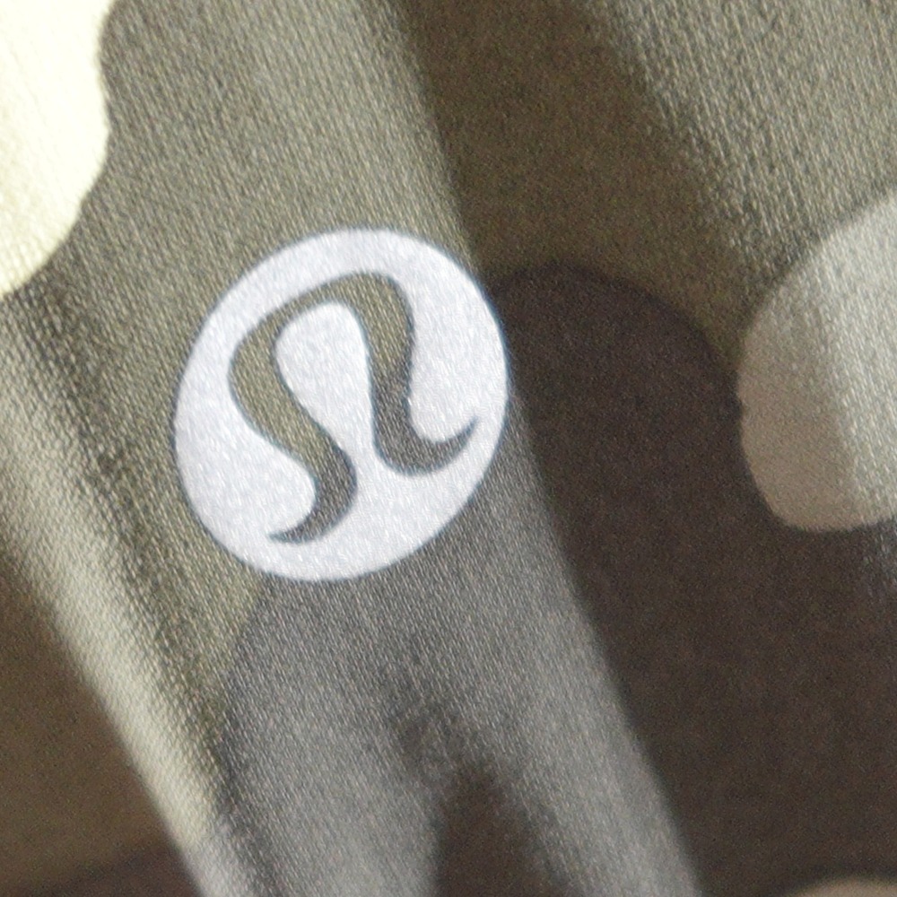 Lululemon Shirt Womens 6 Green Camo Sculpt Short Sleeve Activewear Tee - Picture 3 of 6